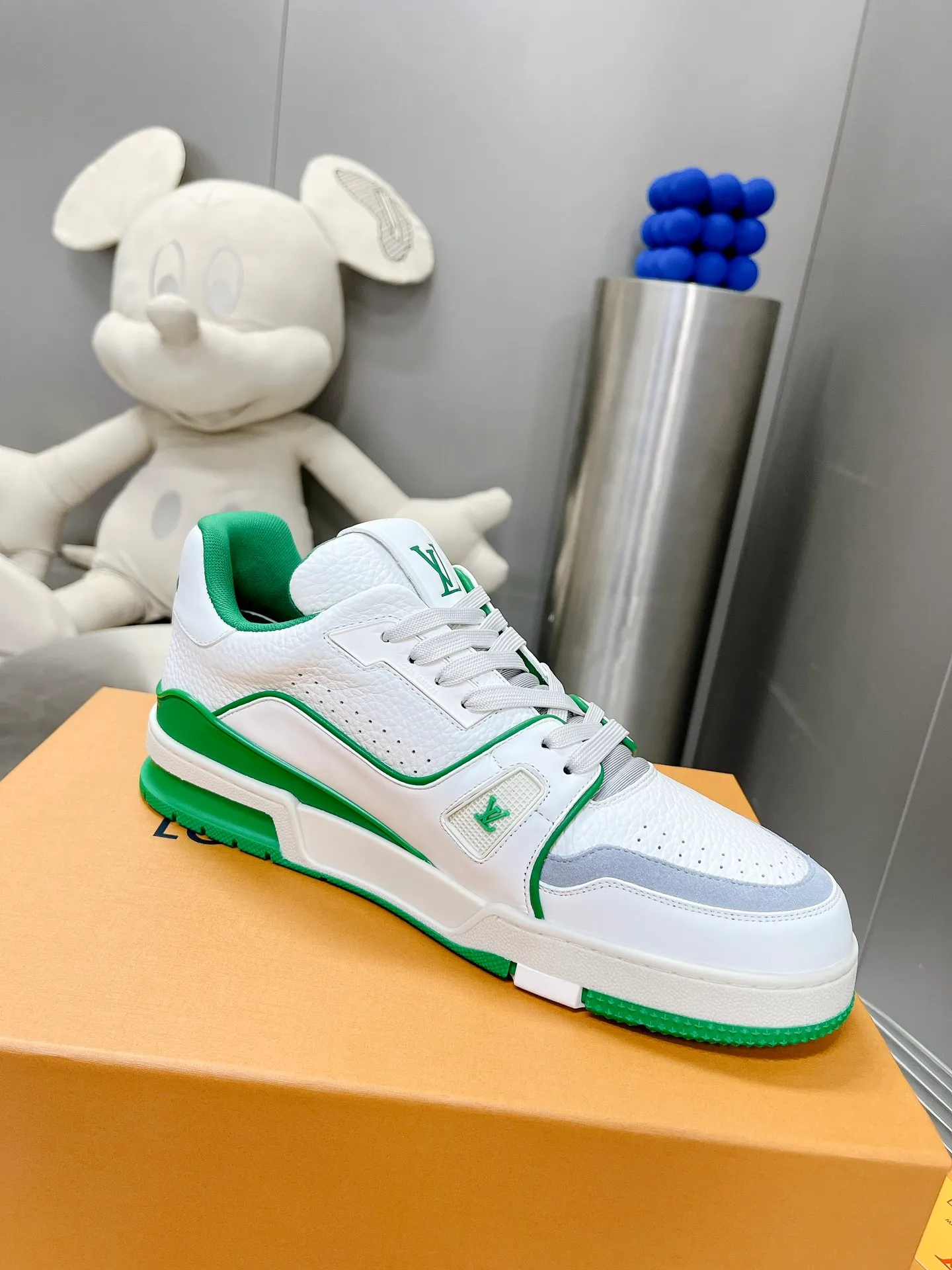 👟👟Ex-factory price 840👟👟The highest version on the Internet⚠️Feel free to compare! 2021🔥New model, purchase quality LV~Louis Vuitton by Virgin Abloh’s best-looking sneakers, Donkey Brand strongly recommends new products, official website limited edition retro basketball sneakers! Both high and low tops cost money to purchase 1:1 accurate replicas of the originals. The details are invincible, full of sincerity, imported custom-made original cowhide, the original package method is the same, the details are 100% restored, and the private model customized the original one-piece T👟👟factory price U outsole, which is different from other brands. Without the original version, this effect cannot be achieved! 35-45 (46 is custom-made and non-refundable) Some colors are available in women’s styles